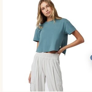 Vuori Teal Split-back Crop T-Shirt